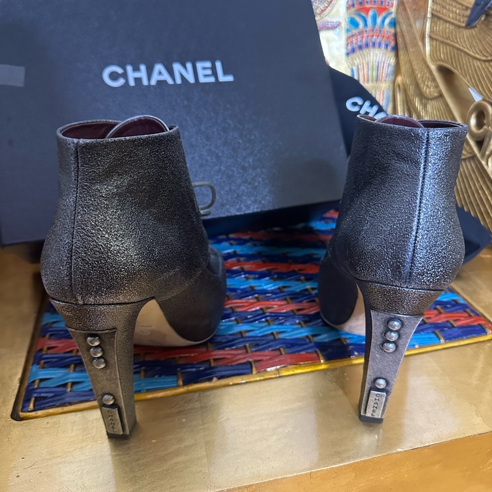 Chanel Heels worn once Size 37 $1500 Authentic - Picture 9 of 9